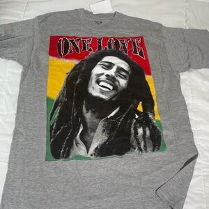 Gray Short Sleeve Graphic Tee with 'One Love' Print